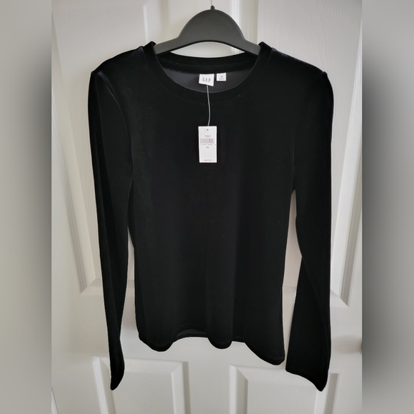GAP Tops - NWT Velvet Long Sleeve Top, size XS